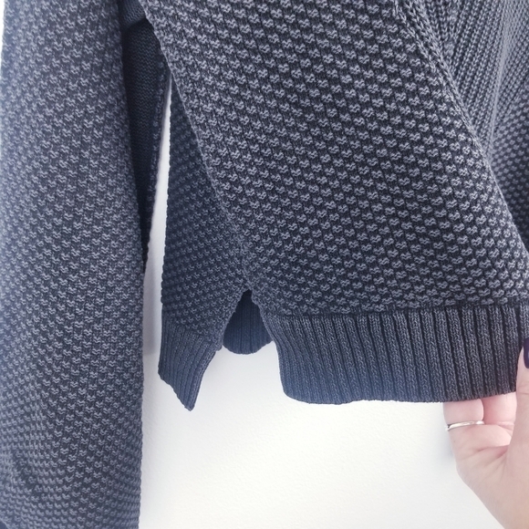 Hollister Ribbed Knit Black and Gray Sweater - Picture 5 of 11